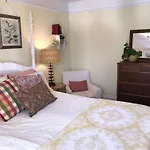 Fisher House Victoria Bed And Breakfast