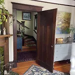 Fisher House Victoria Bed And Breakfast