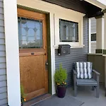 Fisher House Victoria Bed And Breakfast